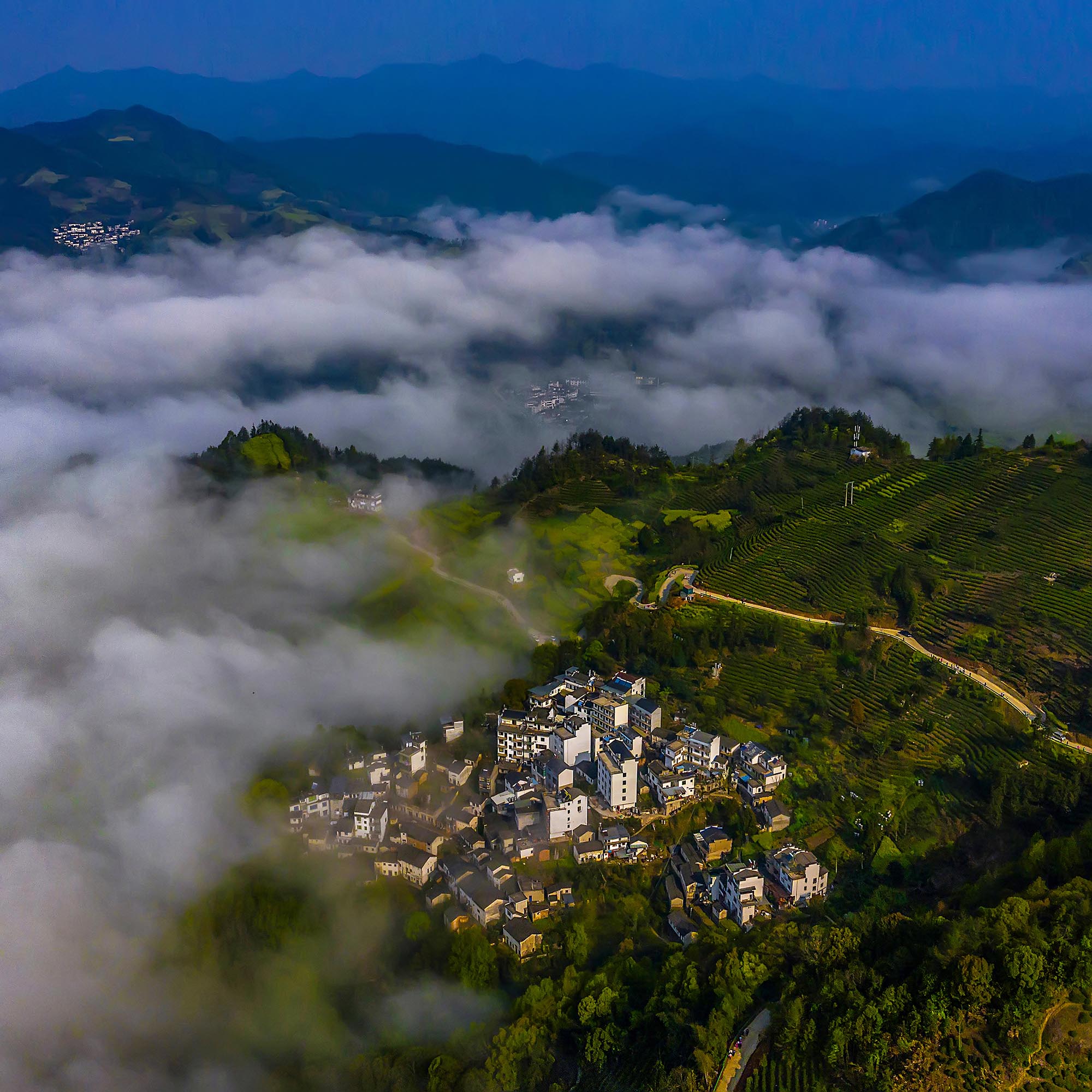 【云雾山村】.jpg