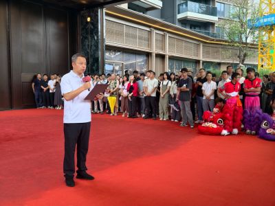 郑小跃摄影展今天开幕