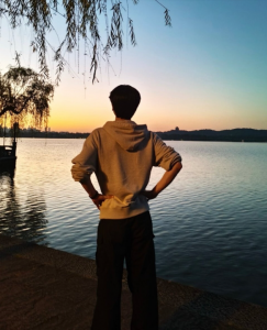 在線熱搜攝影師——?張凌赫?