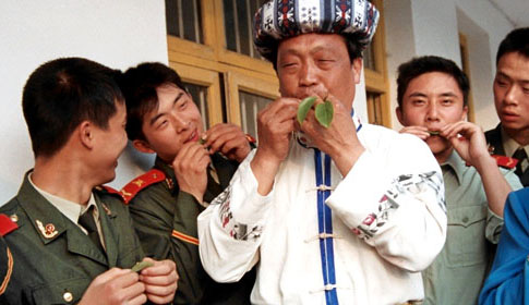 吹支山歌给党听