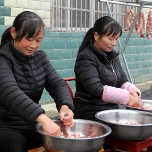 “腊味”飘香迎新春（图）