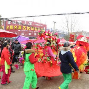 河南淮滨仙庄集：腊粥甜腊梅香舞狮船瑞雪飞兆丰年（组图）