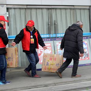 发送青年志愿者护航春运（图）