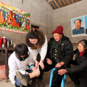 扶贫义诊暖民心（图片新闻）