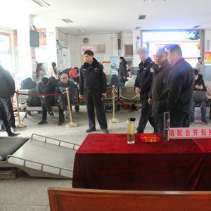 河南淮滨交警深入督导检查客运企业春运工作（组图）