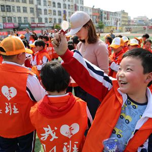 河南淮滨实验小学开展班级课外活动激发学习兴趣（组图）