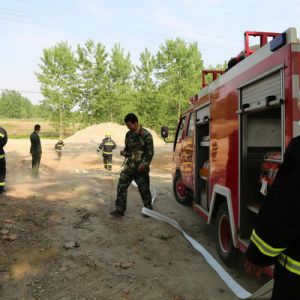 河南淮滨县检查点验乡镇消防队扑救能力（组图）