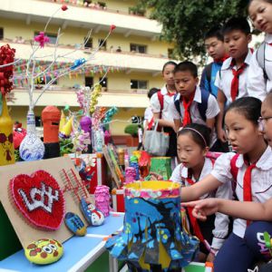 永川：学扎染 欢歌笑语喜迎“六一”（图片新闻）