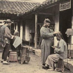 开放与包容：清末老照片中的上海市民