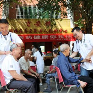 中医药健康你我他走进敬老院（图片新闻—陈仕川）