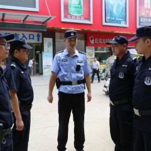 河南淮滨：巡特警战高温斗酷暑保平安（组图）
