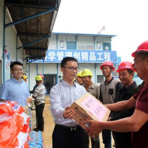情暖农民工（图片新闻）