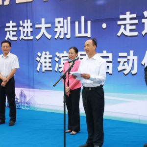 河南淮滨：科普大篷车让孩子们“走火入魔”（组图）