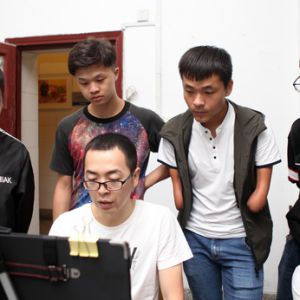 无臂学生励志续写生命华章（图片故事）