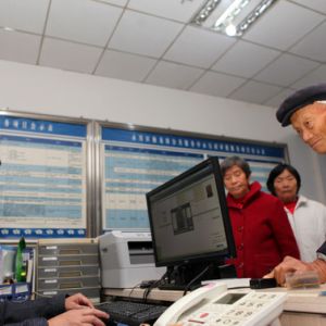 长假上班第一天 温馨服务暖民心（图片新闻）