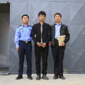 河南淮滨：小青年凌晨驾车辗人逃逸被刑拘（图）