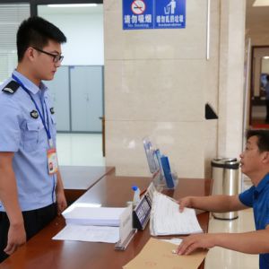 河南淮滨交警车管所在“放管服”中提升服务质量（组图）