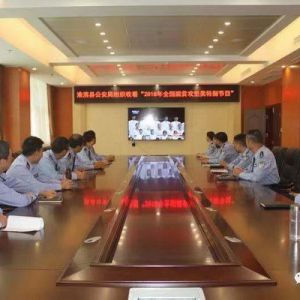 河南淮滨县公安组织收看全国脱贫攻坚奖特别节目（图）
