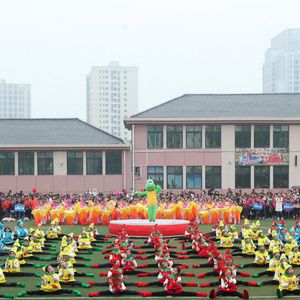 小学体育文化节 溢满缤纷活力（图片新闻）