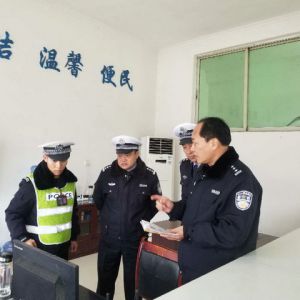 河南信阳交警支队交通科领导到淮滨机动中队检查工作（图）