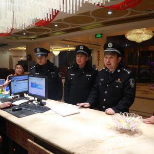 河南淮滨公安检查组查场所找隐患保安全（组图）