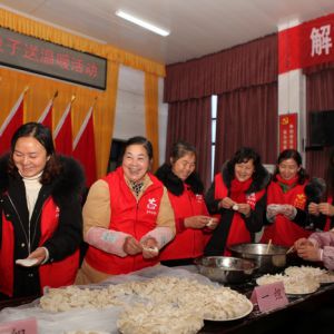饺子暖心（图片新闻）