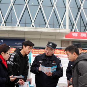 车站反恐宣传（图片新闻）