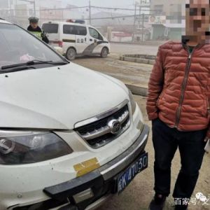 河南淮滨:交警“拆除”一“移动定时炸弹”车（图）