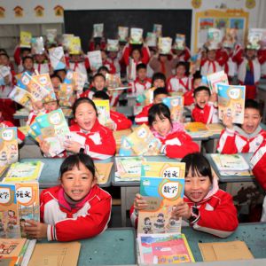 领新书 开心迎开学（图片新闻）