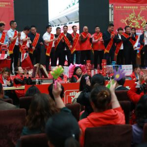 河南淮滨县举办第二届慈善义卖捐赠活动（组图）