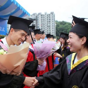 温暖患病贫困群众（图片新闻）