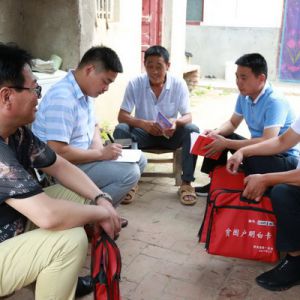 河南淮滨：麻东村里的帮扶记者们（组图）