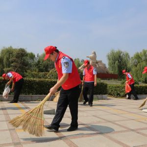 河南淮滨公安组织党员民辅警志愿者开展公益活动（组图）