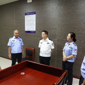 河南信阳市公安局领导深入淮滨看望慰问一线民警（组图）