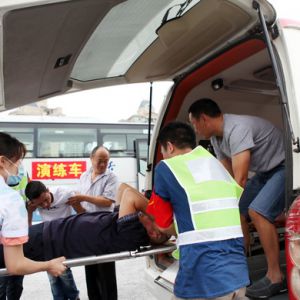 企业员工参与生产安全事故应急救援综合演练（图片新闻）