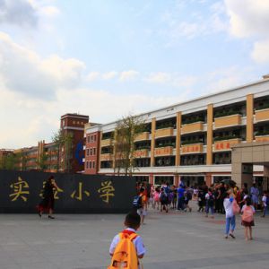 河南淮滨：走进实验小学4（14）班看同学们开学第一天（组图）