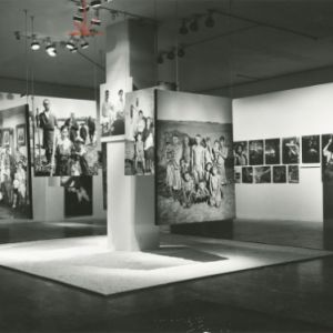 1955年——“人類大家庭”攝影展覽