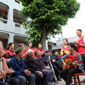 喜庆重阳节 传递敬老情（图片新闻）