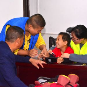 福建邵武，计生协志愿者等与“智残儿”家长进行互动交流（图片新闻）