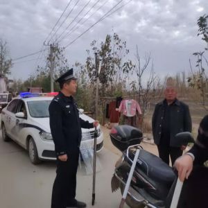 疯狗满村乱咬警**手紧急将其除（组图）