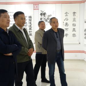 泰州市老干部庆祝新中国70华诞 暨第六次书画摄影作品巡回展在兴化举办