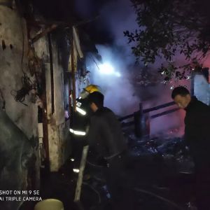 河南淮滨县芦集派出所民辅警奋力灭火除险情（图）