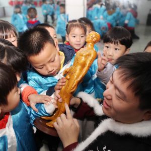 萌娃学习中医穴位知识（图片新闻）