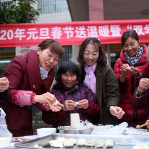 寒冬 饺子暖心（图片新闻）