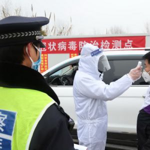 战疫情！淮河岸畔警灯闪烁警徽闪耀（组图）