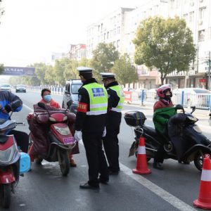 河南淮滨公安青年突击队冲在战“疫”最前沿（组图）