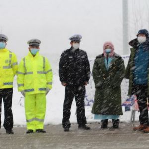河南淮滨公安民警风雪中坚守疫情防控一线（组图）