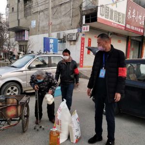 河南淮滨前楼社区“四送服务”暖民心（组图）