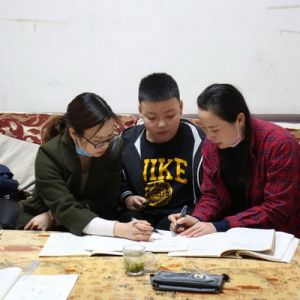 疫情下，孩子们的学习到底啥样子？--河南淮滨县实验小学特殊家访记（图）