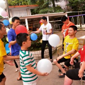 邵武市计生协志愿者与福利院孤残儿童一起欢乐“六一”